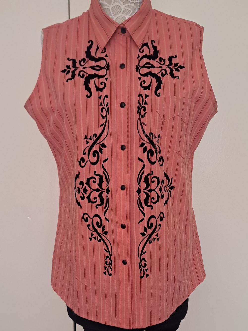 BROOKS & DUNN Sleeveless Pink Striped Button-Down Top with Black Scroll Design